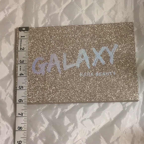 - GALAXY GLITTER EYESHADOW PALETTE NEW - Picture 3 of 6